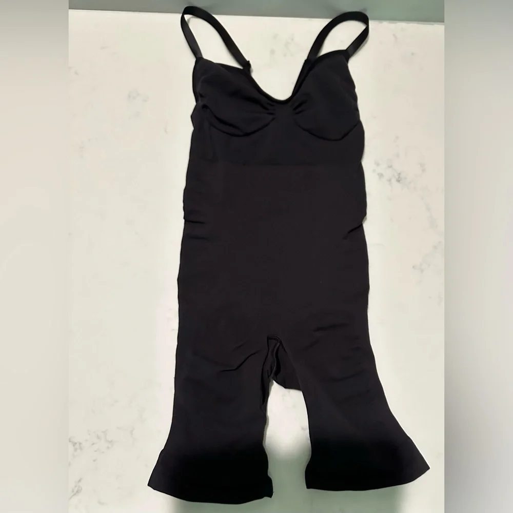 SKIMS Seamless Sculpt Mid Thigh Bodysuit Size S/M - Picture 5 of 5